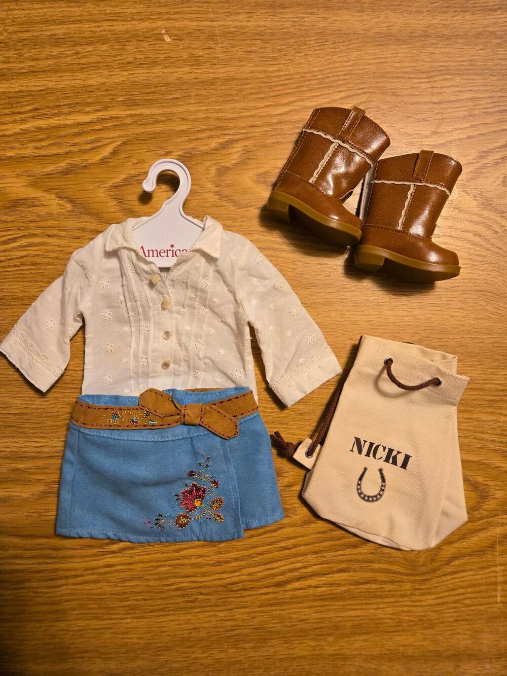 American Girl Doll Nicki Fleming 2007 Meet Outfit with Boots and Tote Bag